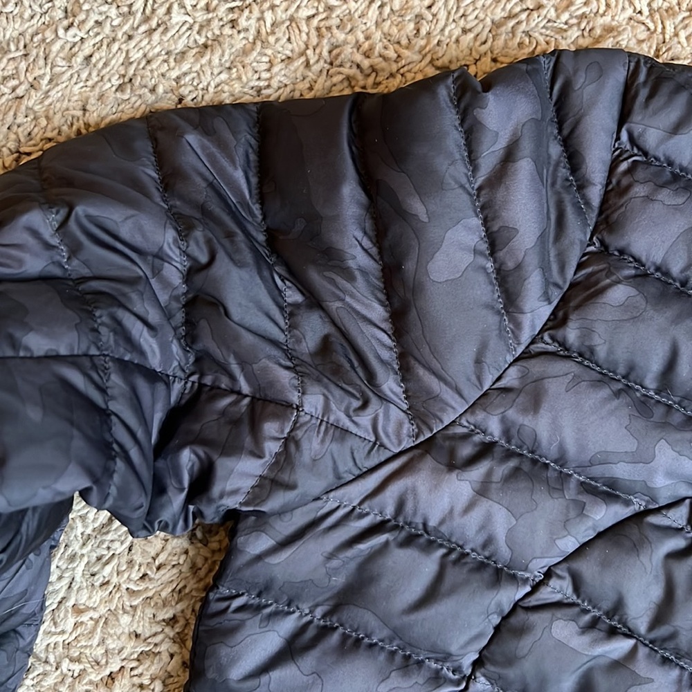 Lululemon jacket - Picture 3 of 7